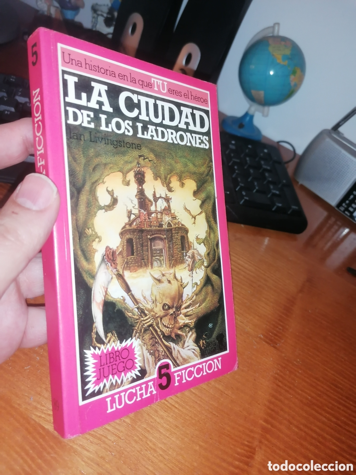 Libros de segunda mano: Libro: LA CIUDAD DE LOS LADRONES. Colecci&oacute;n lucha-ficci&oacute;n N&deg; 5