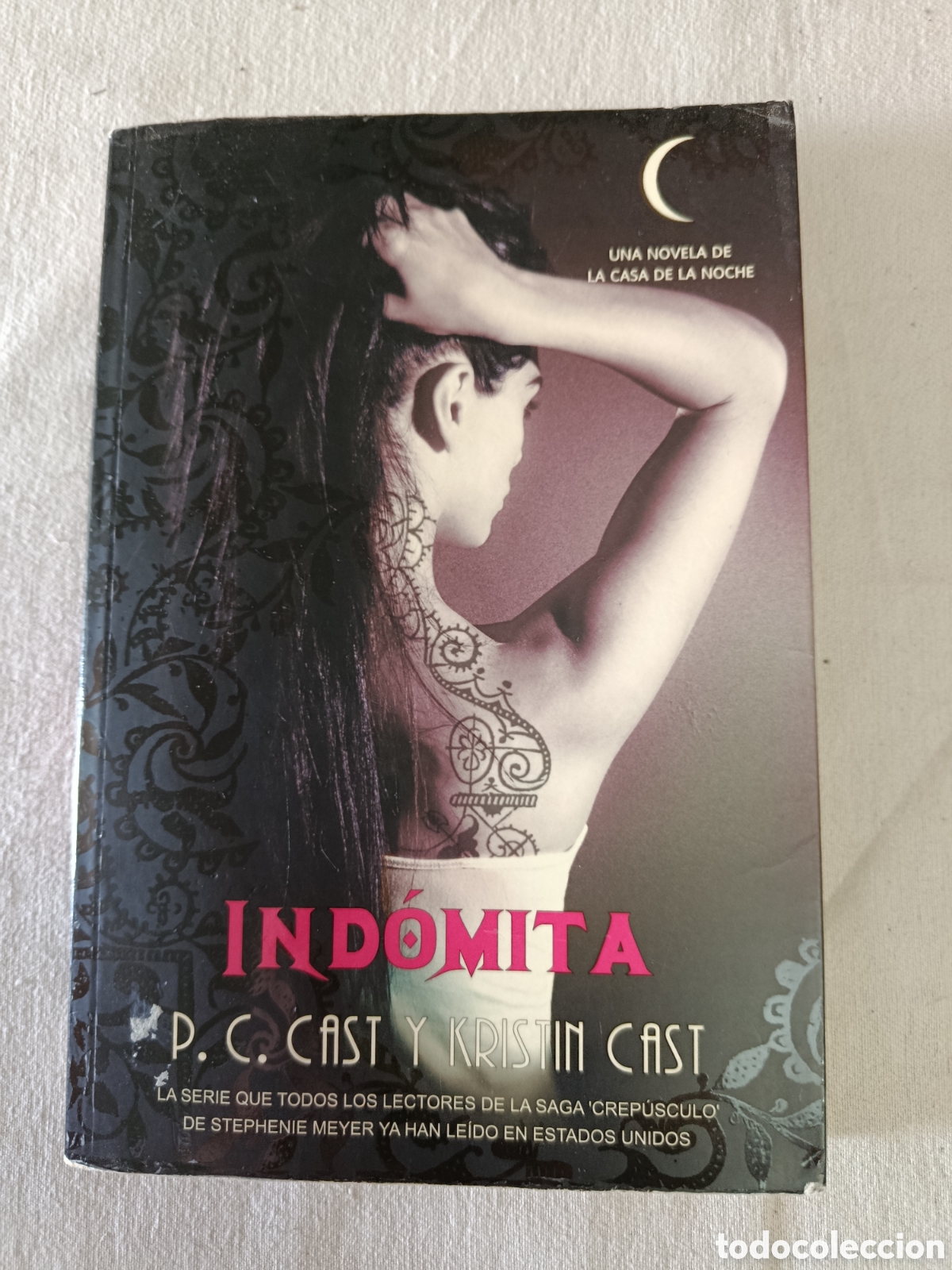 Libros de segunda mano: Ind&oacute;mita - p c. Cast y kristin cast