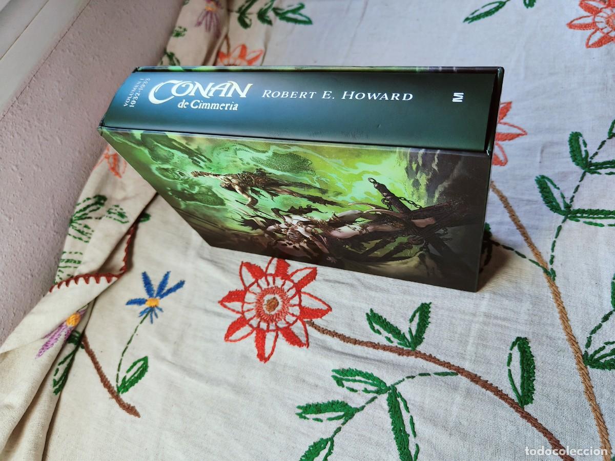 Libros de segunda mano: Estuche Conan de Cimmeria. Volumen I 1932-1933. Robert E. Howard. Minotauro. Edici&oacute;n de Lujo.