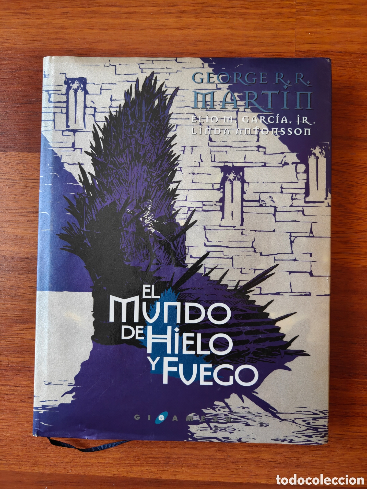 Libros de segunda mano: El mundo de hielo y fuego. Juego de Tronos. Edici&oacute;n de lujo. Tapa dura con sobrecubierta. Gigamesh.