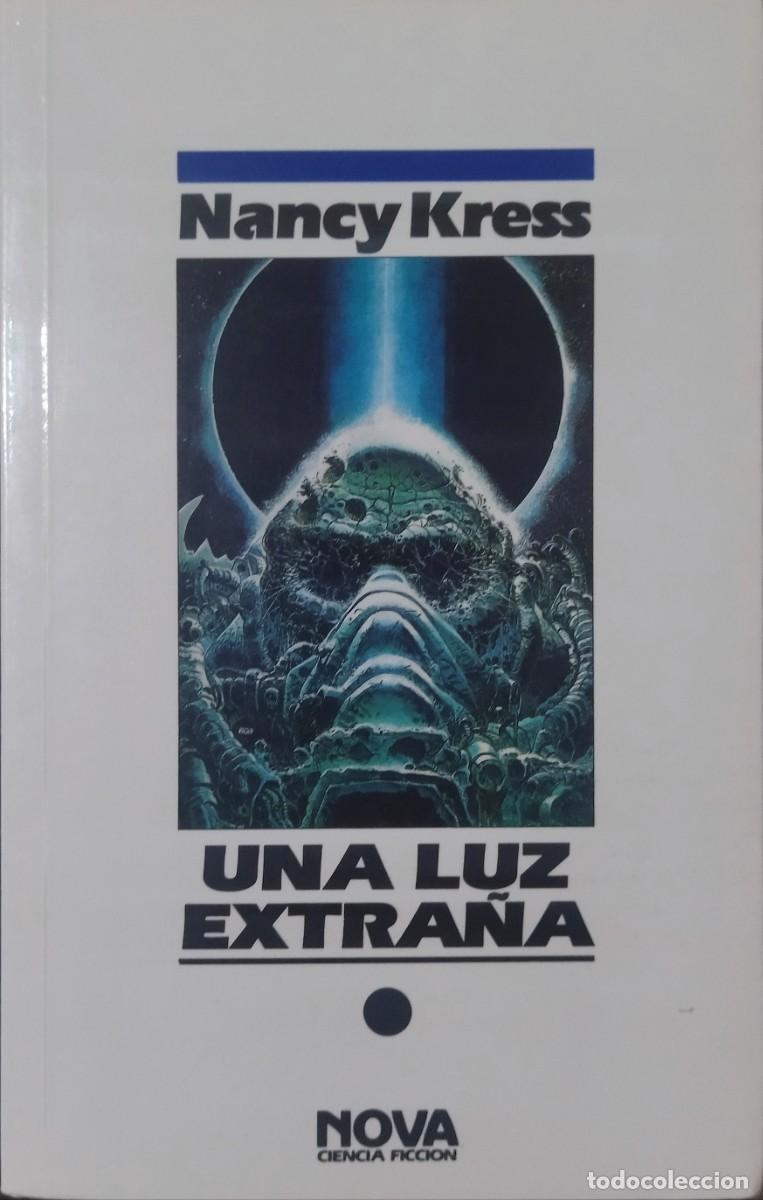 Libros de segunda mano: UNA LUZ EXTRA&Ntilde;A / NANCY KRESS. 1.&ordf; EDICI&Oacute;N. CASI COMO NUEVO. NOVA CIENCIA FICCI&Oacute;N.