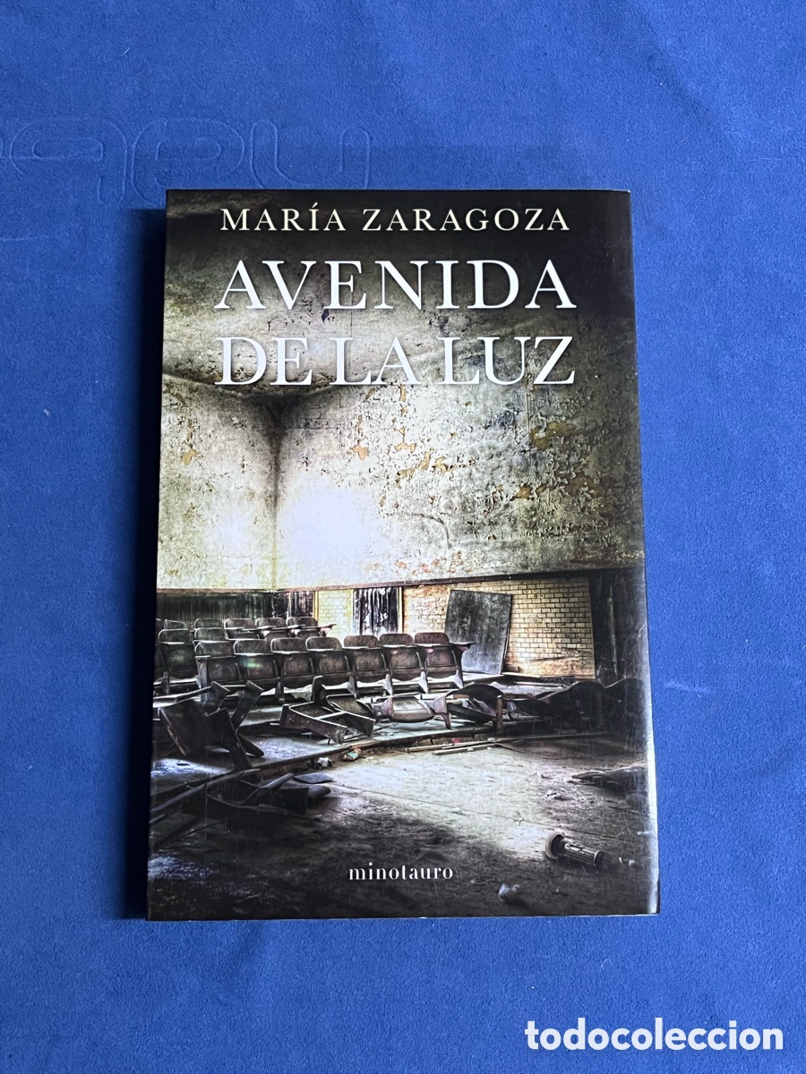 Libros de segunda mano: AVENIDA DE LA LUZ. Mar&iacute;a Zaragoza. Minotauro