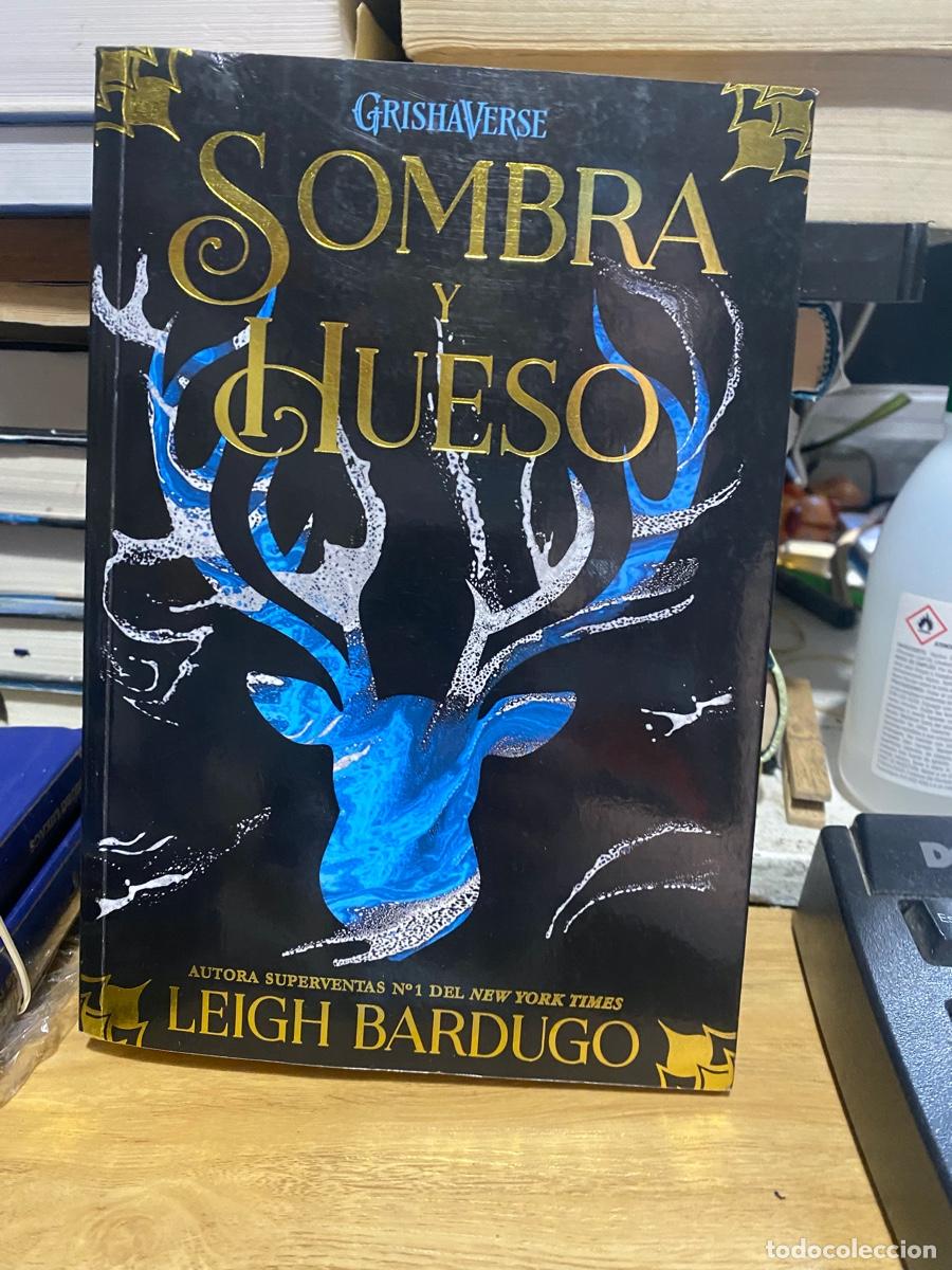 Libros de segunda mano: SOMBRA Y HUESO, LEIGH BARDUGO, GRISHAVERSE