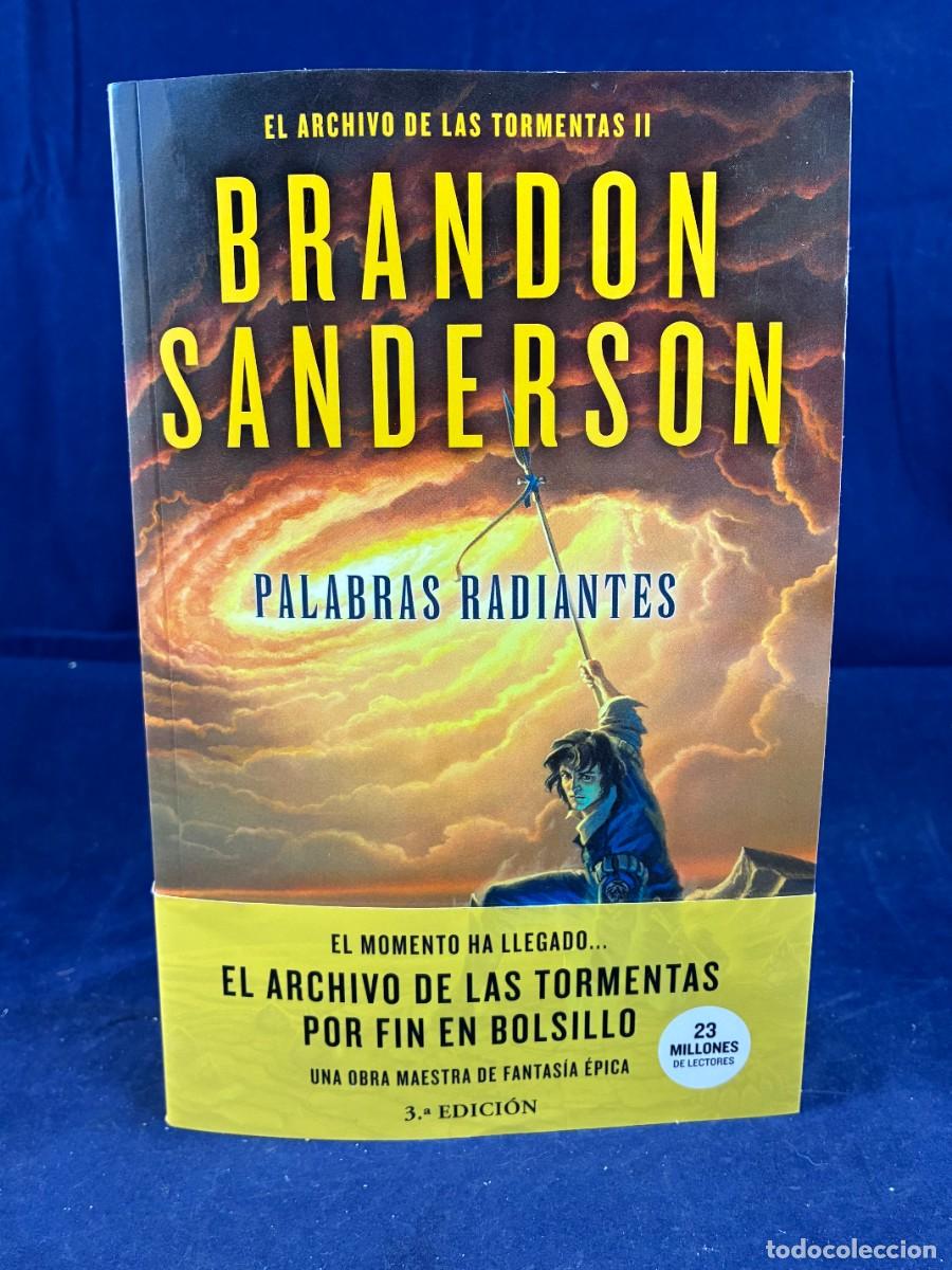 Libros de segunda mano: Palabras radiantes Brandon Sanderson 2022 B de Bolsillo Muy buen estado