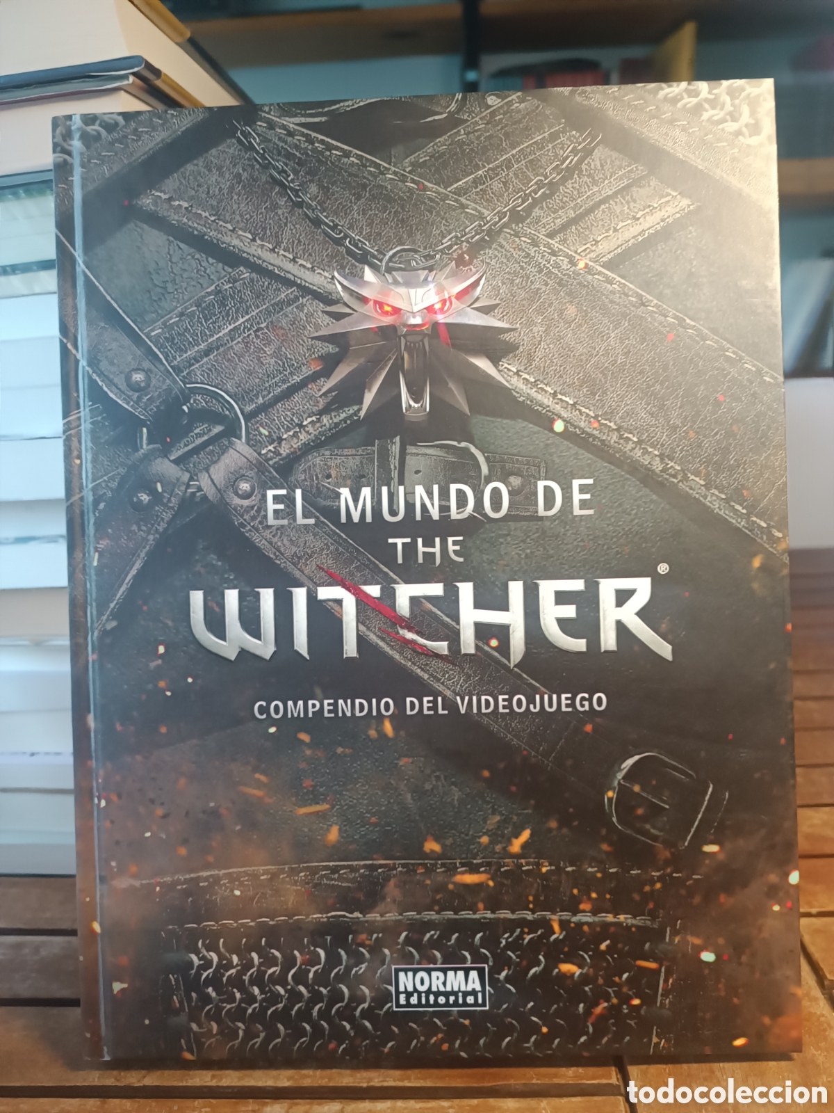 Libri di seconda mano: EL MUNDO DE THE WITCHER Compendio del videojuego - Marcin Batylda NORMA EDITORIAL 2018 CD projekt