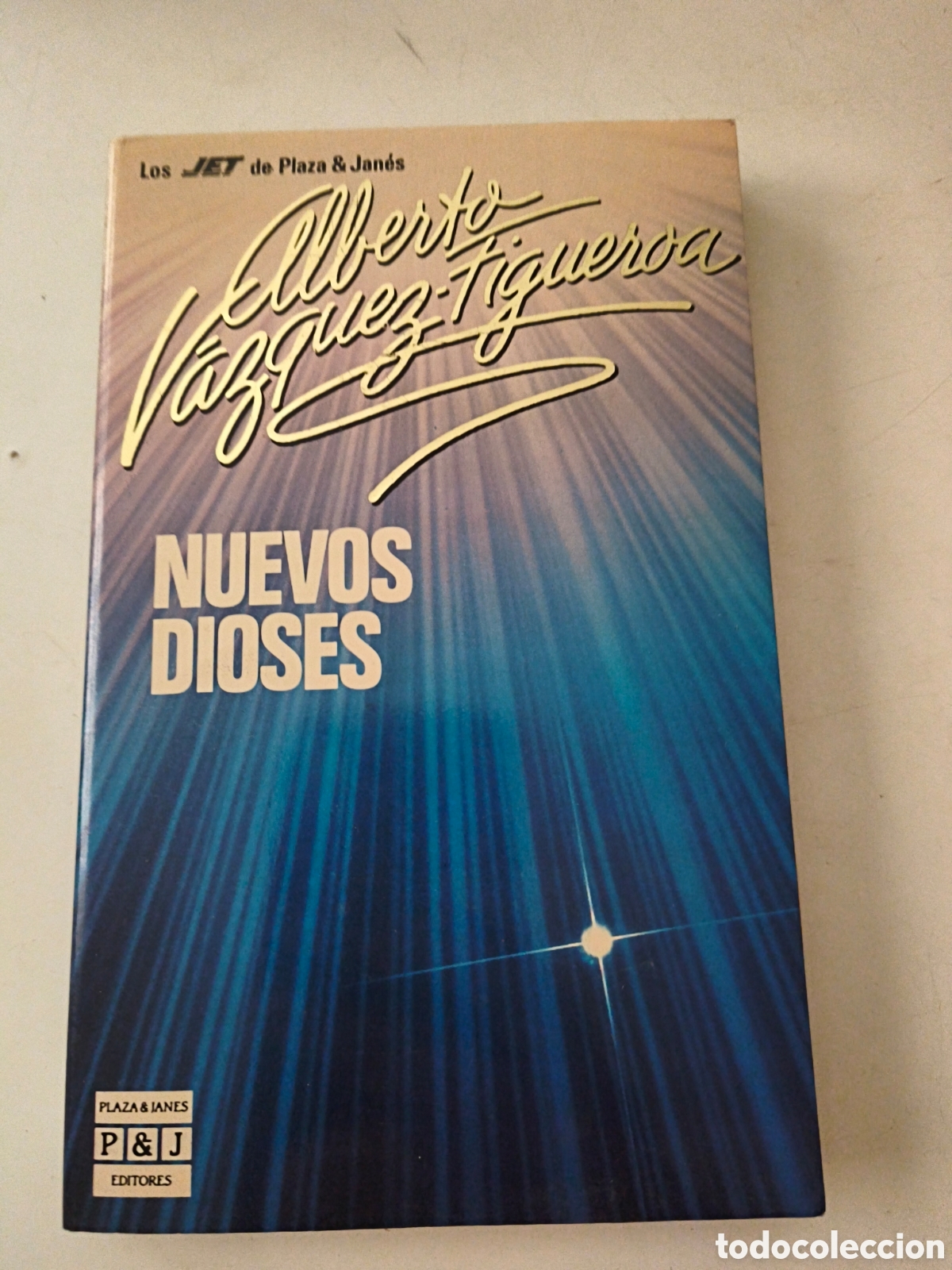 Libri di seconda mano: Nuevos dioses. Alberto V&aacute;zquez Figueroa