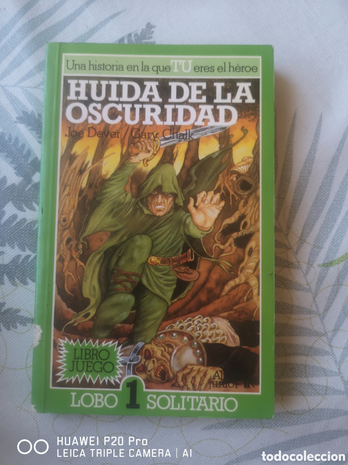 Libros de segunda mano: LIBRO JUEGO HUIDA EN LA OSCURIDAD LOBO SOLITARIO ALTEA JUNIOR NUMERO 1