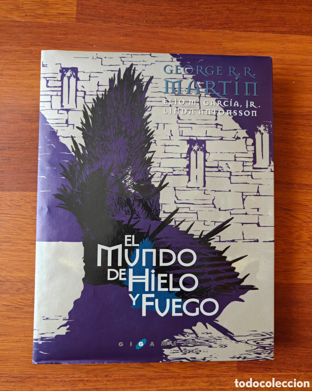 Libros de segunda mano: El mundo de hielo y fuego. Juego de Tronos. Edici&oacute;n de lujo. Tapa dura con sobrecubierta. Gigamesh.