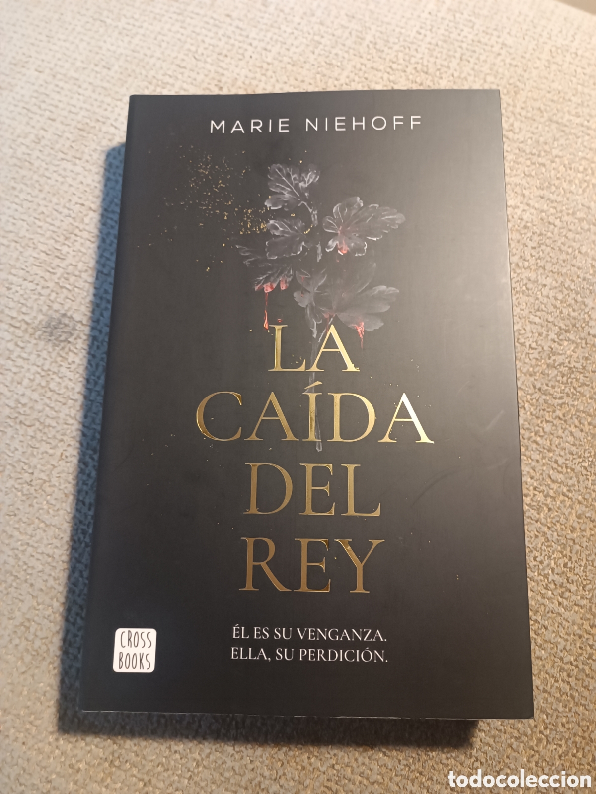 Libros de segunda mano: Vampire Royals 1. La ca&iacute;da del rey. Marie Niehoff. Crossbooks octubre 2025