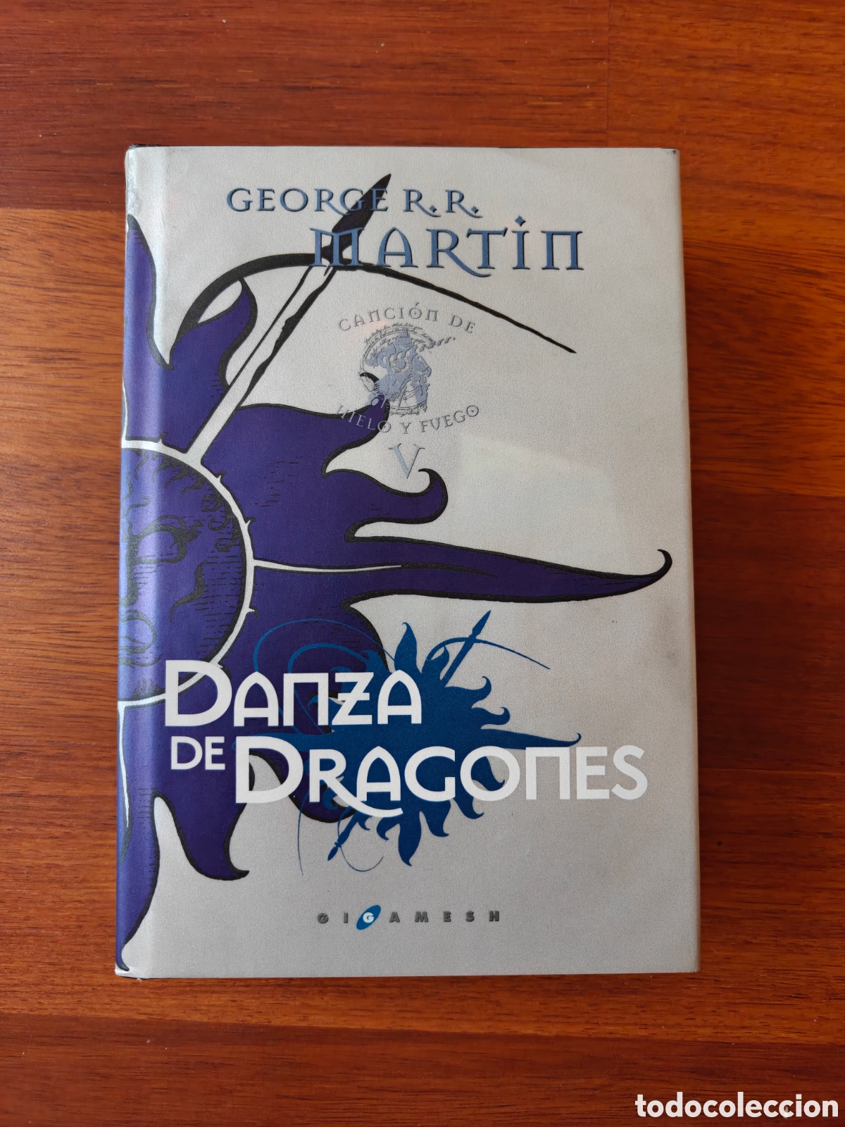 Libros de segunda mano: Danza de dragones.&nbsp;Juego&nbsp;de&nbsp;Tronos.&nbsp;Edici&oacute;n&nbsp;de&nbsp;lujo.&nbsp;Tapa&nbsp;dura&nbsp;con&nbsp;sobrecubierta.&nbsp;Gigamesh.
