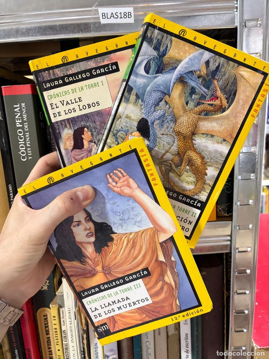 Libros de segunda mano: BLAS18B Laura Gallego Garc&iacute;a El valle de los lobos; La maldici&oacute;n del maestro; llamada de los muertoS