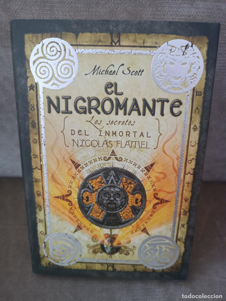 Libros de segunda mano: MICHAEL SCOTT - EL NIGROMANTE - SERIE NICOLAS FLAMEL - ROCA, 2013 -