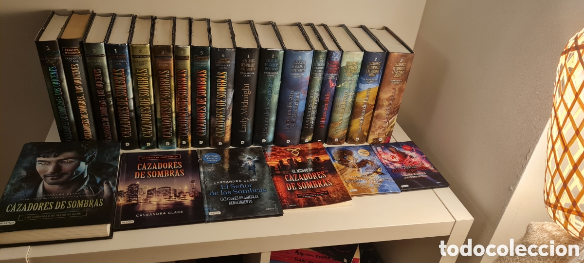 Libros de segunda mano: COLECCI&Oacute;N CAZADORES DE SOMBRAS CASSANDRA CLARE &ndash; 18 EJEMPLARES + EXTRAS