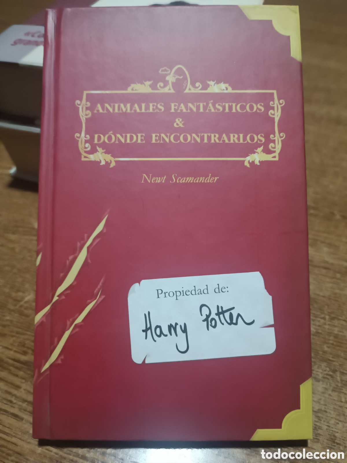 Libros de segunda mano: ANIMALES FANT&Aacute;STICOS & D&Oacute;NDE ENCONTRARLOS - NEWT SCAMANDER - SALAMANDRA - 2001 - 1.&ordf; EDICI&Oacute;N