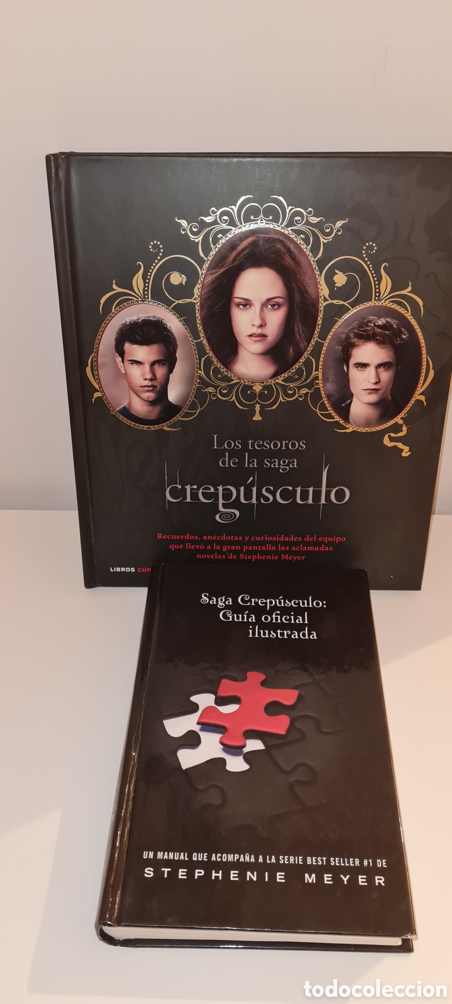 Libros de segunda mano: Crep&uacute;sculo &ndash; Gu&iacute;a Oficial Ilustrada + Los Tesoros &ndash; Ediciones de coleccionista.