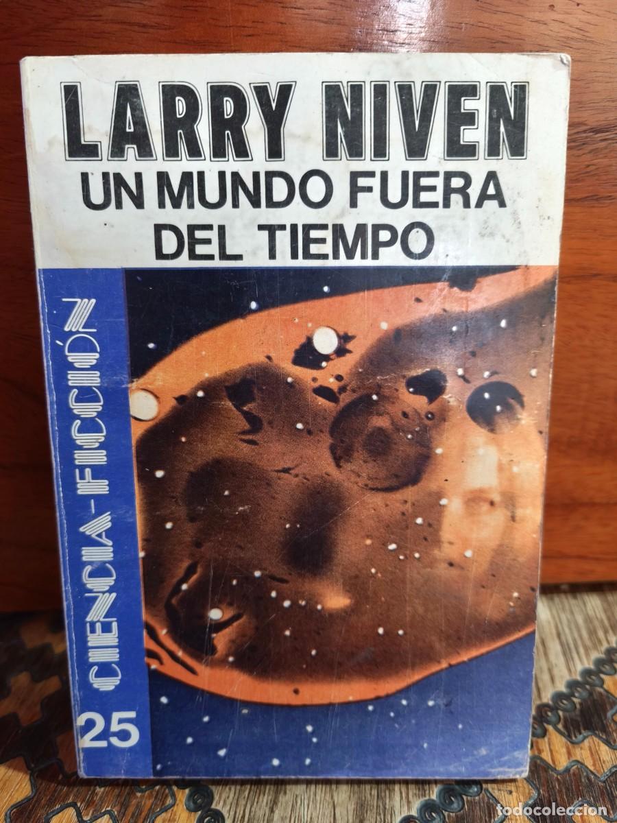 Libros de segunda mano: LARRY NIVEN &ndash; UN MUNDO FUERA DEL TIEMPO &ndash; PRIMERA EDICI&Oacute;N EN ESPA&Ntilde;OL -LM