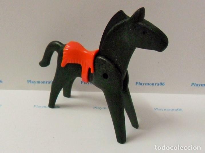 Libros de segunda mano: PLAYMOBIL P103 CABALLO NEGRO 1&ordf; EPOCA CON MONTURA ROJA