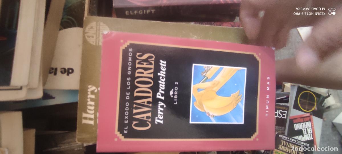 Libros de segunda mano: FANTASIA TERRY PRATCHETT CAVADORES EL EXODO DE LOS GNOMOS
