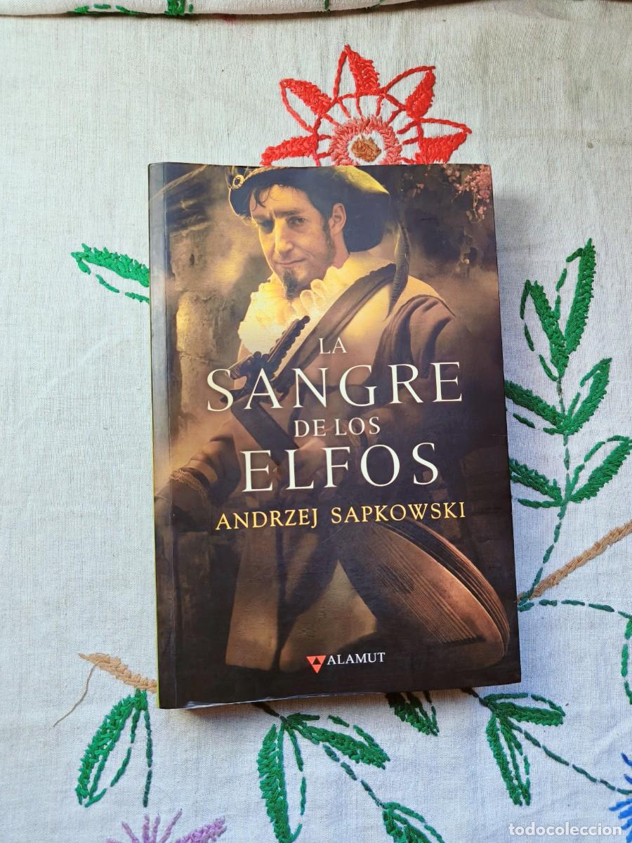 Libros de segunda mano: Saga Geralt de Rivia Libro 3. Sangre Elfos. Andrzej Sapkowski. Editorial Alamut. Tapa blanda.