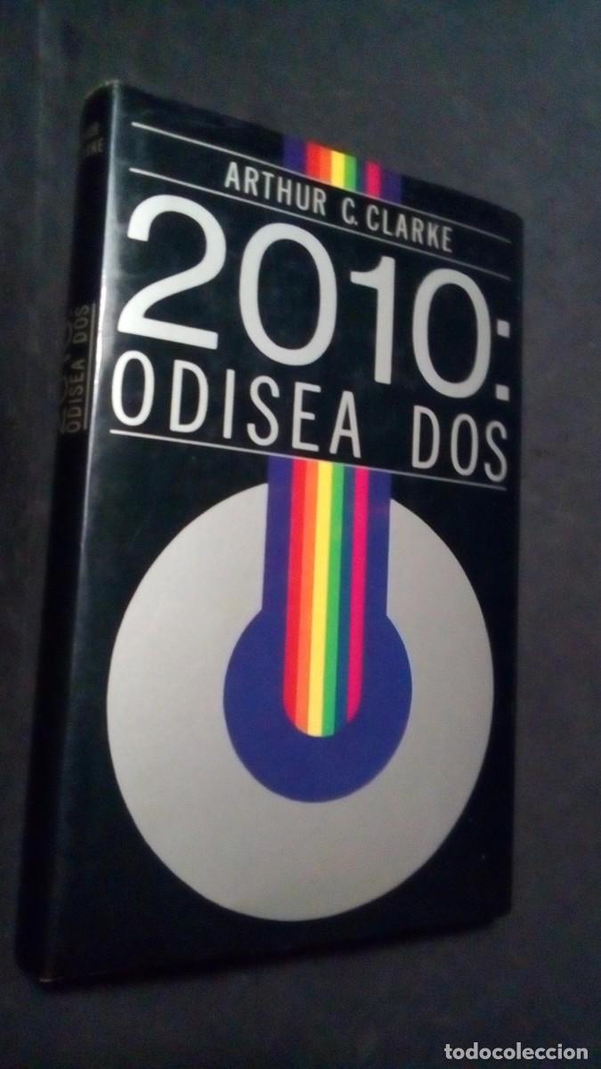 Libros de segunda mano: 2010: ODISEA DOS. AUTOR, ARTHUR C. CLARKE. C&Iacute;RCULO DE LECTORES A&Ntilde;O 1982. VER FOTOS.