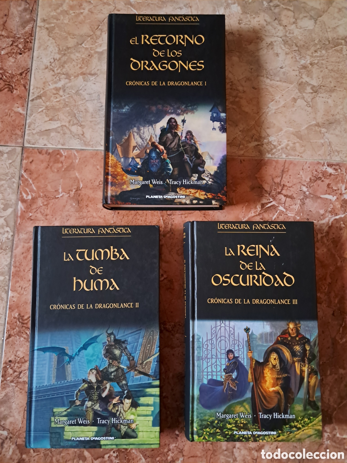 Libros de segunda mano: Cr&oacute;nicas de la Dragonlance Trilog&iacute;a completa.