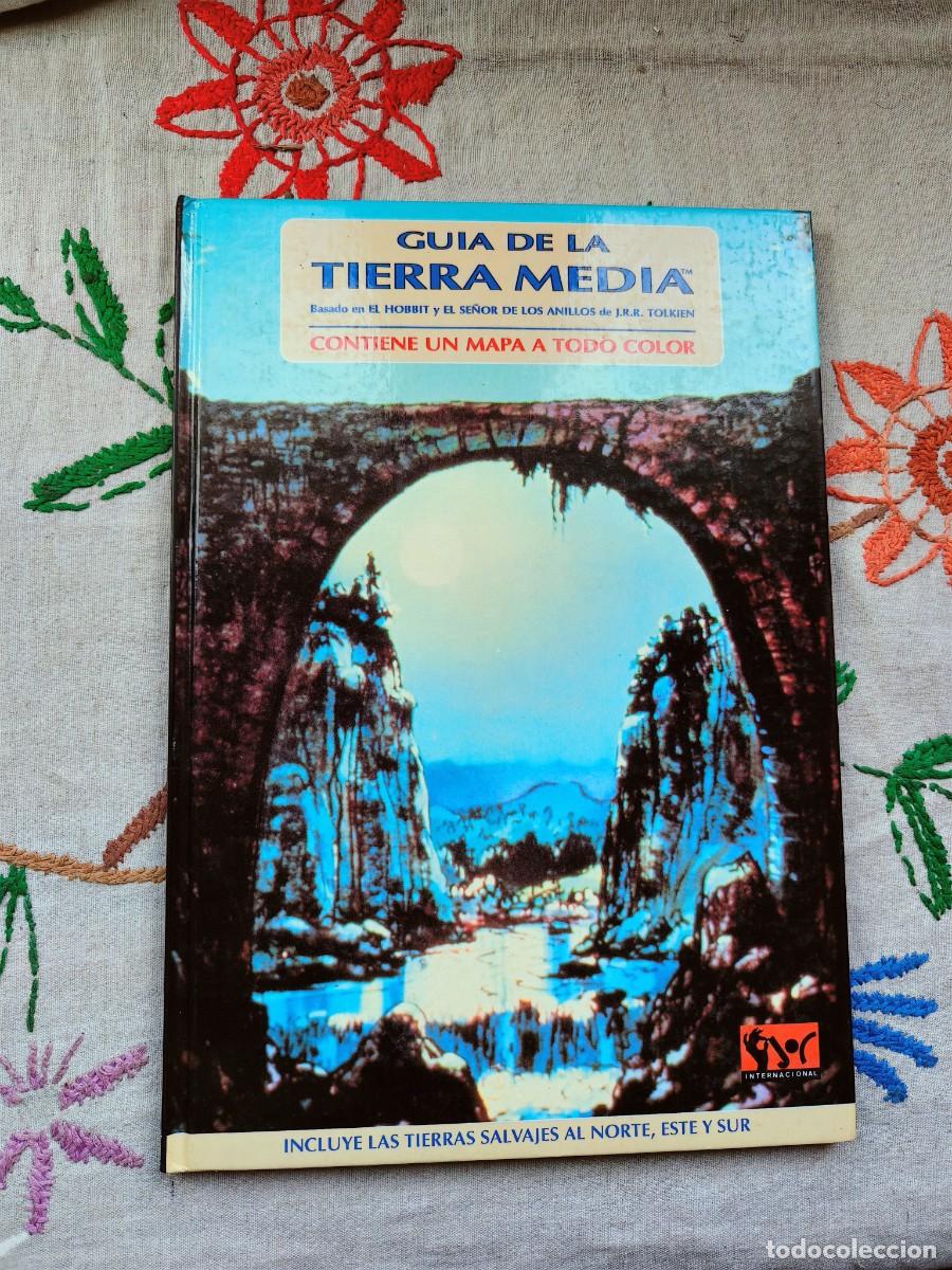 Second hand books: Gu&iacute;a de la Tierra Media. Joc Internacional con la licencia de Iron Crown Enterprises.