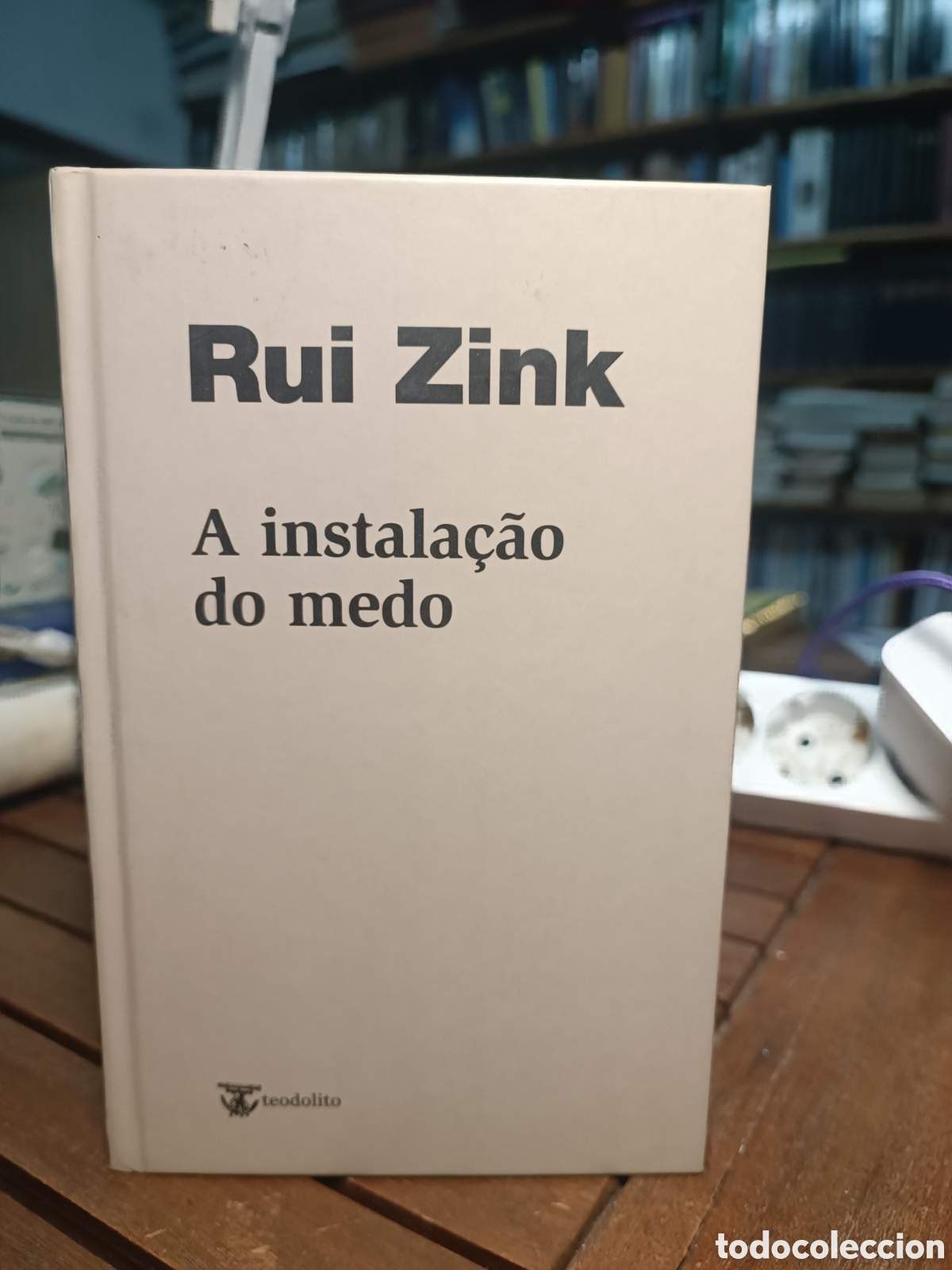 Libros de segunda mano: Firma y dedicatoria manuscrita de Rui Zink A INSTALA&Ccedil;&Atilde;O DO MEDO teodolito 2013 2 edici&oacute;n Portugal