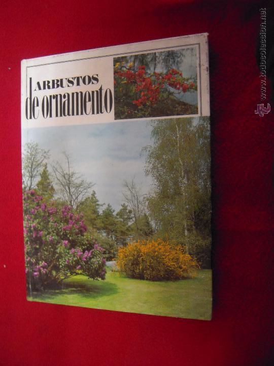 Libros de segunda mano: LOS ARBUSTOS DE ORNAMENTO - ED. FLORAPRINT - CARTONE - Foto 1