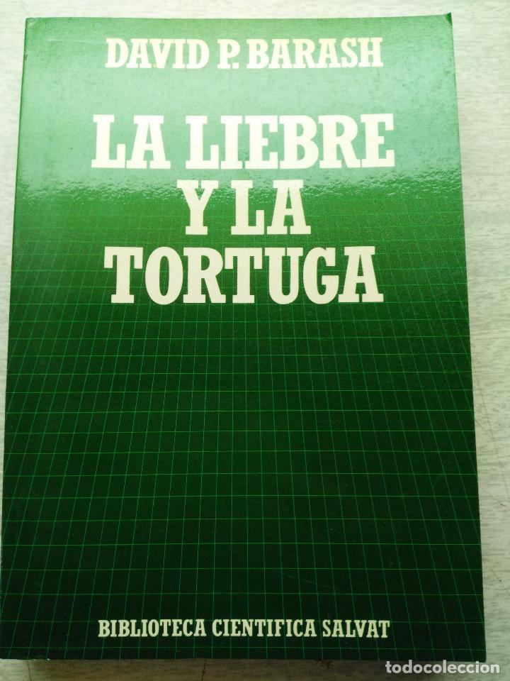 Libros de segunda mano: LA LIEBRE Y LA TORTUGA DAVID P. BARASH BIBLIOTECA CIENT&Iacute;FICA SALVAT - Foto 1