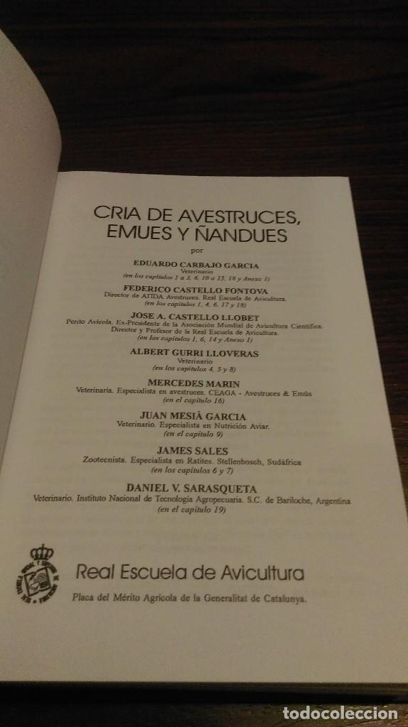 Libros de segunda mano: Cria de avestruces, emues y &ntilde;andues - Foto 2