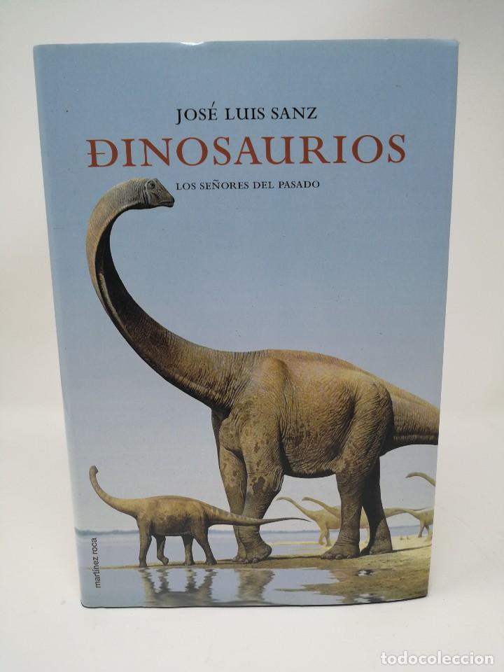 Libros de segunda mano: Dinosaurios. Los se&ntilde;ores del Pasado Jos&eacute; Luis Sanz. Mart&iacute;nez Roca. - Foto 1