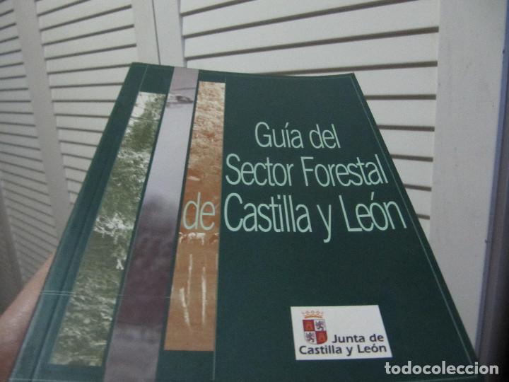 Libros de segunda mano: GU&Iacute;A DEL SECTOR FORESTAL DE CASTILLA Y LE&Oacute;N