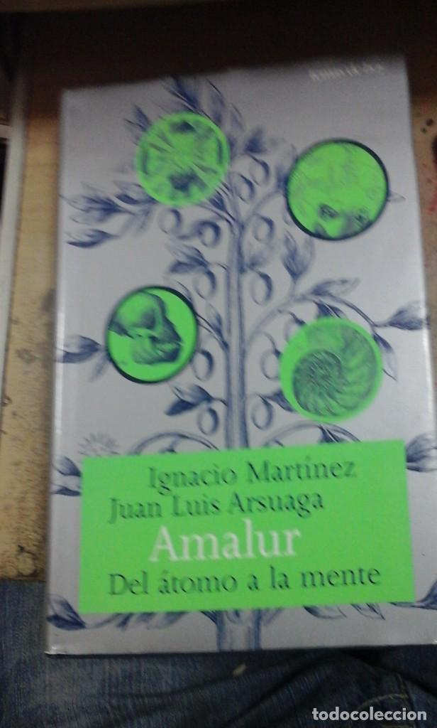 Libros de segunda mano: AMALUR. DEL ATOMO A LA MENTE (Madrid, 2002) - Foto 1