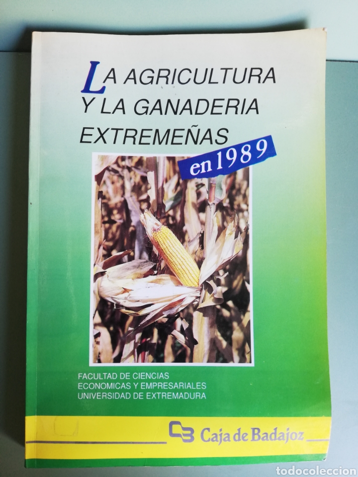 Libros de segunda mano: La agricultura y la ganader&iacute;a Extremenas en 1988 - caja de Badajoz