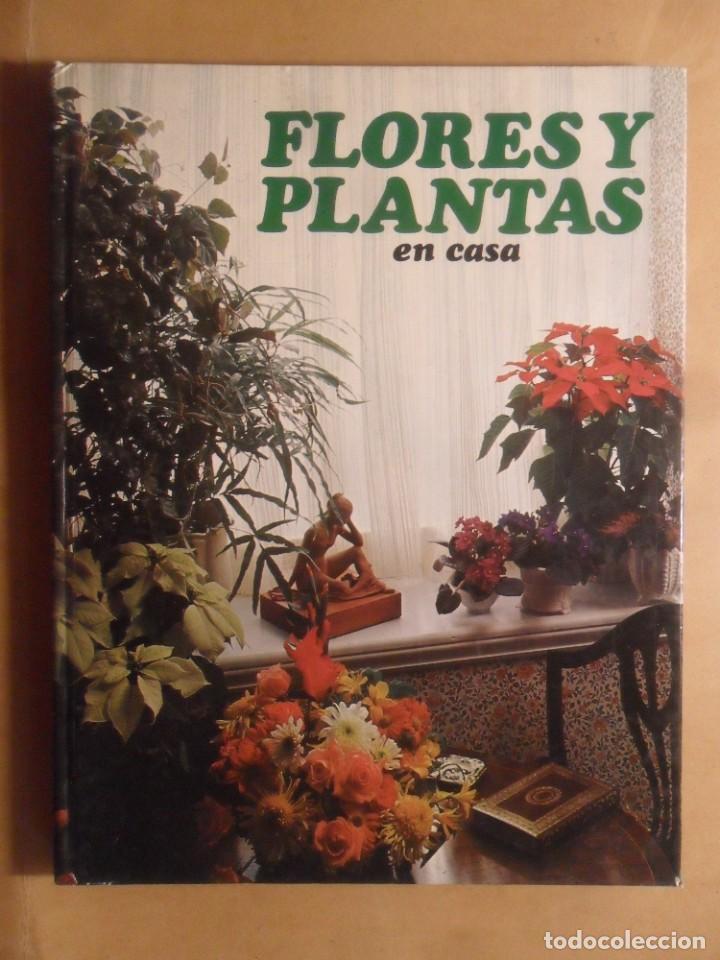 Libros de segunda mano: FLORES Y PLANTAS EN CASA - ED. HMB - 1978 - Foto 1