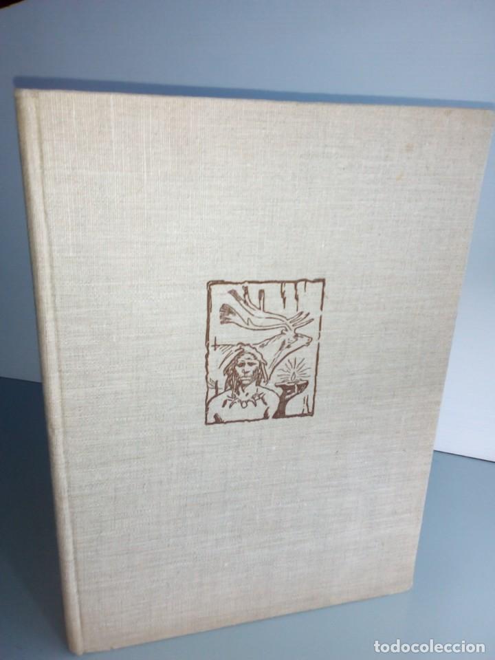 Libros de segunda mano: Los hombres prehist&oacute;ricos. Joseph Augusta. Gran formato. - Foto 1