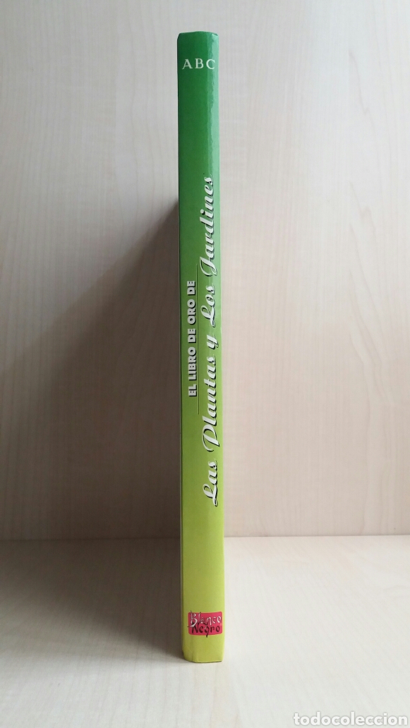 Libros de segunda mano: El libro de oro de las plantas y los jardines. ABC, 1995. - Foto 2