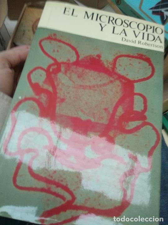 Libros de segunda mano: El microscopio y la vida - David Robertson - 1980 - Foto 1