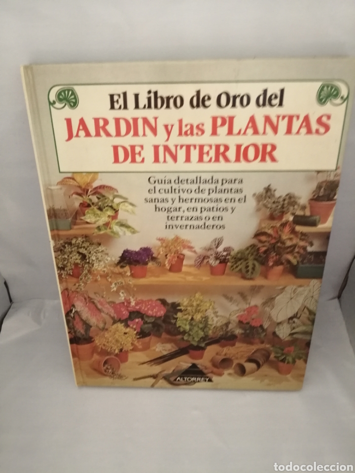 Libros de segunda mano: EL LIBRO DE ORO DEL JARD&Iacute;N Y LAS PLANTAS DE INTERIOR - Foto 1
