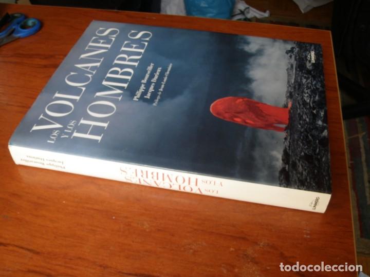 Libros de segunda mano: LIBRO LOS HOMBRES Y LOS VOLCANES - Foto 3