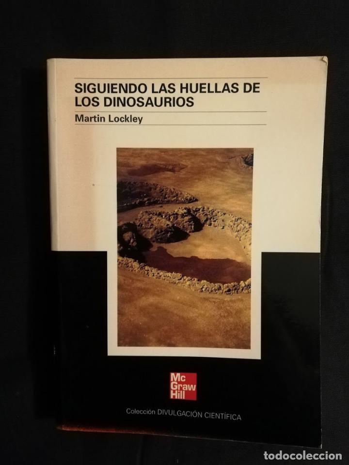 Libros de segunda mano: SIGUIENDO LAS HUELLAS DE LOS DINOSAURIOS - MARTIN LOCKLEY - Foto 1