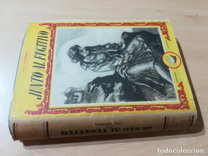 Libros de segunda mano: JUNTO AL FUGITIVO / JON GODDEN / LA NAVE / CONS-110 - Foto 1