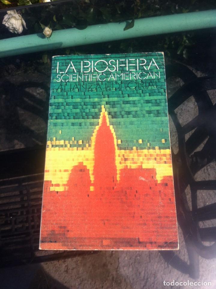 Libros de segunda mano: LA BIOSFERA. ED. ALIANZA, 1979 - Foto 1