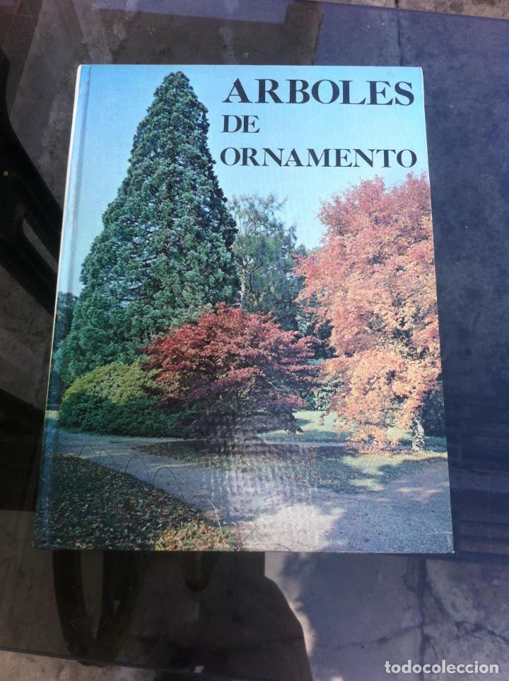 Libros de segunda mano: ROY LANCASTER. &Aacute;RBOLES DE ORNAMENTO. 1976 - Foto 1