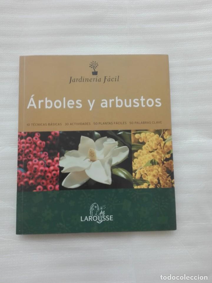 Libros de segunda mano: LIBRO ARBOLES Y ARBUSTOS - EDITORIAL LAROUSSE - Foto 1