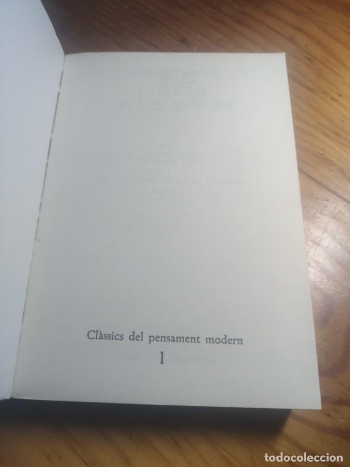 Libros de segunda mano: Darwin, Charles: Lorigen de les esp&egrave;cies. (Cl&agrave;ssics del pensament modern, 1). - Foto 2