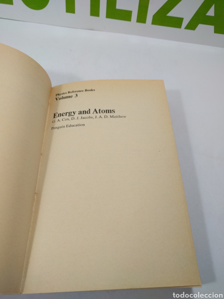 Libros de segunda mano de ciencias: Energy & &Aacute;tomos. Physics reference books Volume three - Foto 2