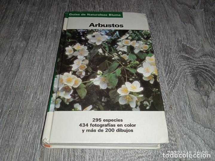 Libros de segunda mano: Libro arbustos GU&Iacute;A DE NATURALEZA BLUME - Foto 1