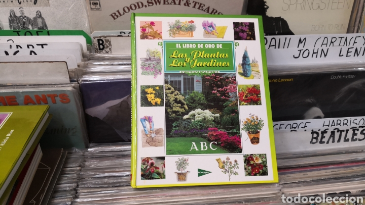 Libros de segunda mano: El libro de oro de las plantas y los jardines, abc - Foto 1