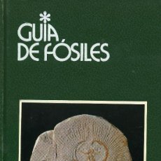 Libros de segunda mano: GUIA DE FOSILES (TAPA DURA). Lote 324974078
